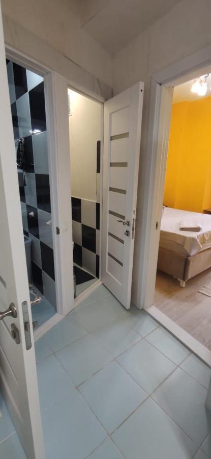 One Room With A Shared Bathroom 基希讷乌 外观 照片